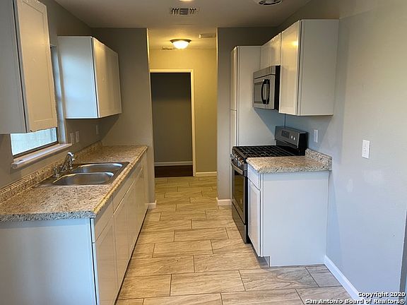 4th image of 403 E Formosa Blvd