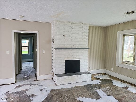5th image of 1645 N Ellsworth Ave