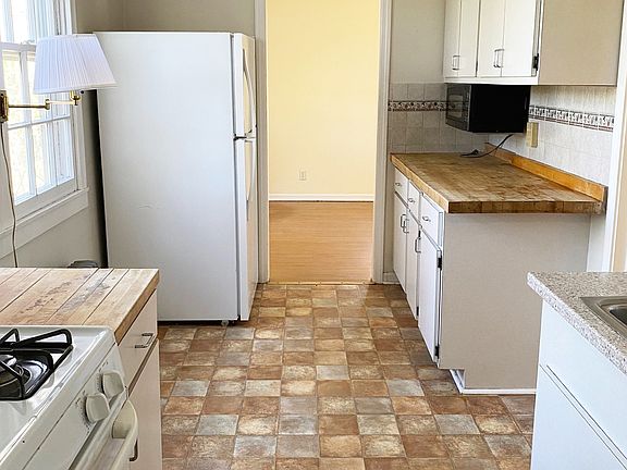 5th image of 17 Villard Ave #2