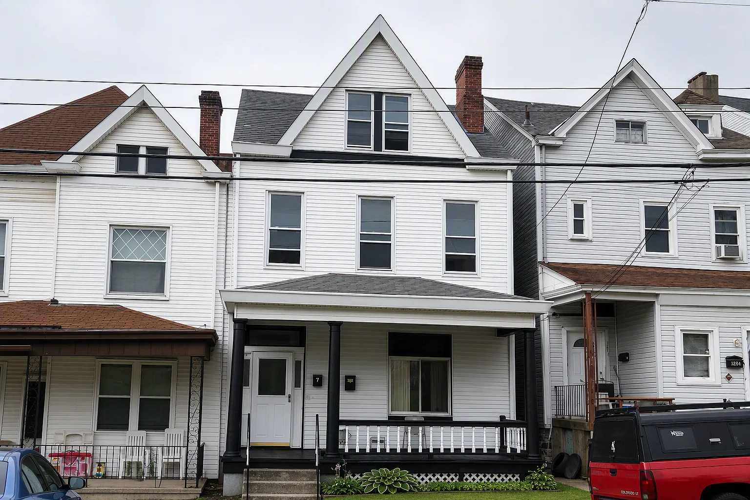 5 bed, 3000 sqft, $1,895 — Photo 1