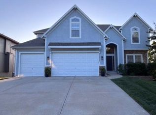 10822 S Appleridge Ln, Olathe, KS 66061