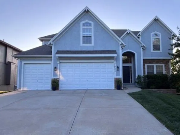 10822 S Appleridge Ln, Olathe, KS 66061