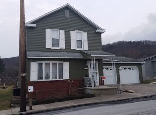 19 S Queen St, Mc Veytown, PA 17051
