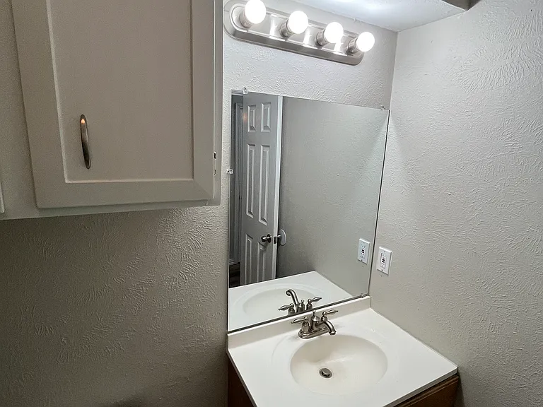 1506 Parkside Dr — Photo 13