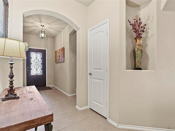 3rd image of 1110 Dickenson Dr