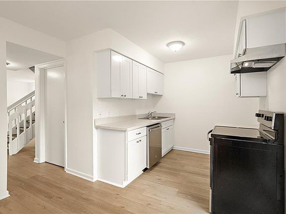 4th image of 537 Cedarwood Dr #537