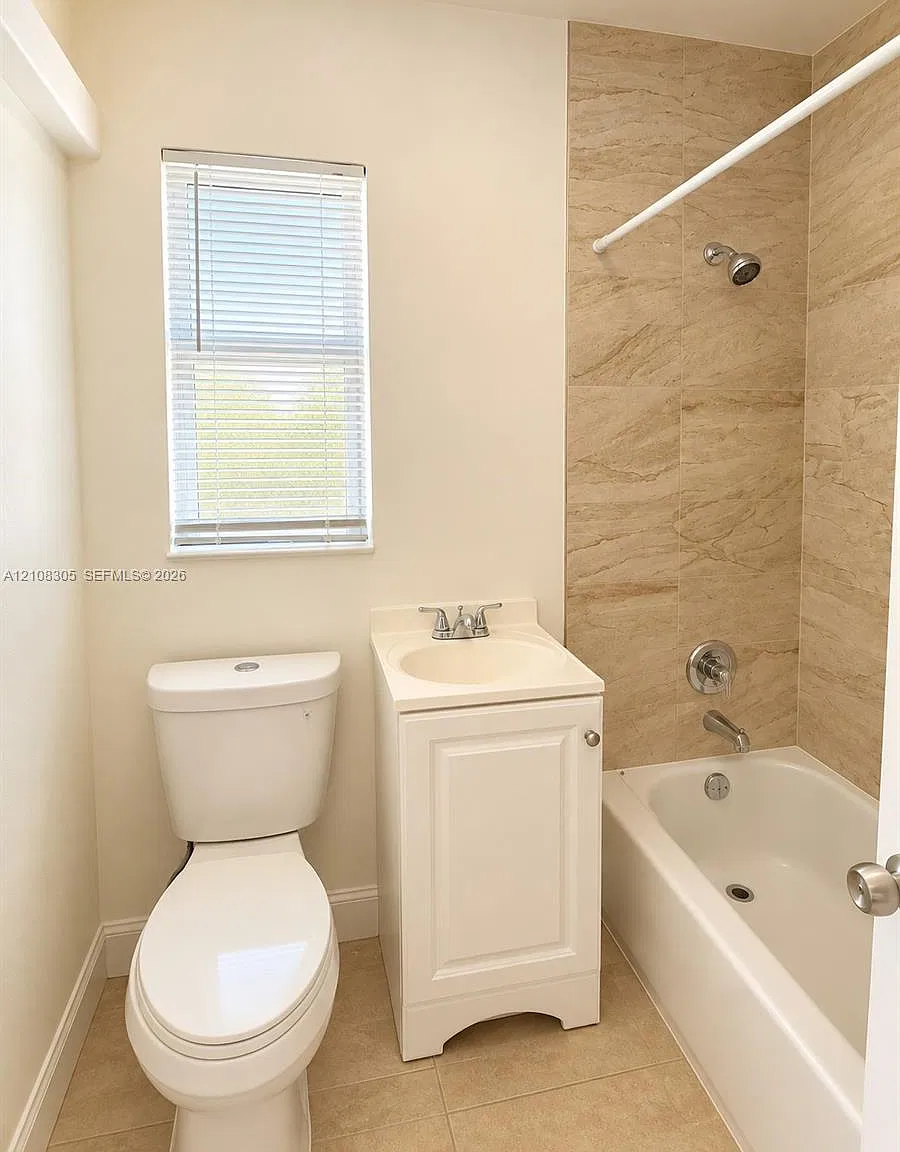 125 SW 5th Ct — Photo 4