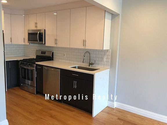 2nd image of 2323 Astoria Blvd APT 3R