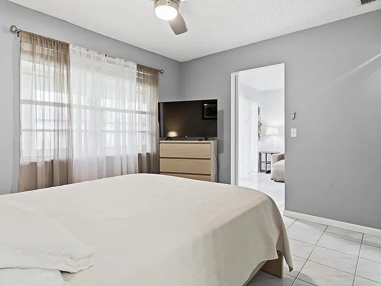 232 Lake Meryl Dr — Photo 22