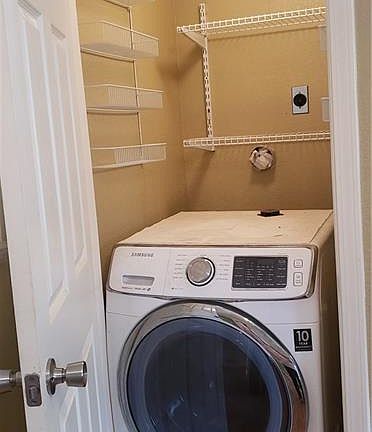 5th image of 318 Camacho St