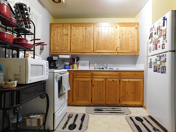 5th image of 1646 N Ivy St