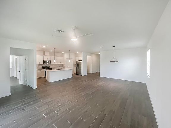 4th image of 19294 Hinkley Dr