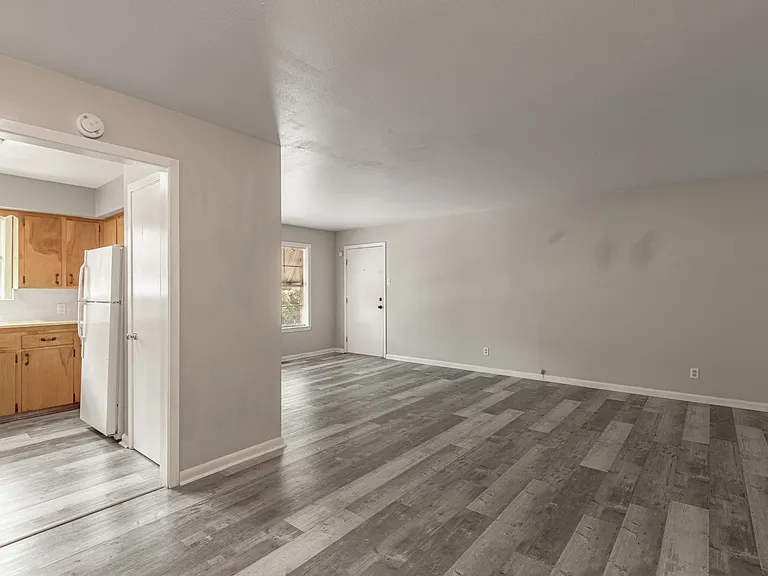 818 University Ave #7 — Photo 8