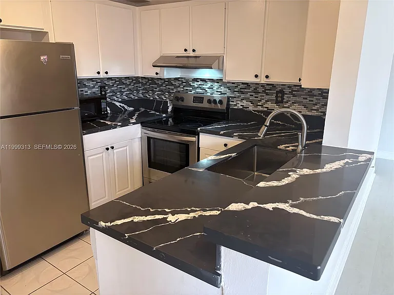 685 W Park Dr #206-11 — Photo 31