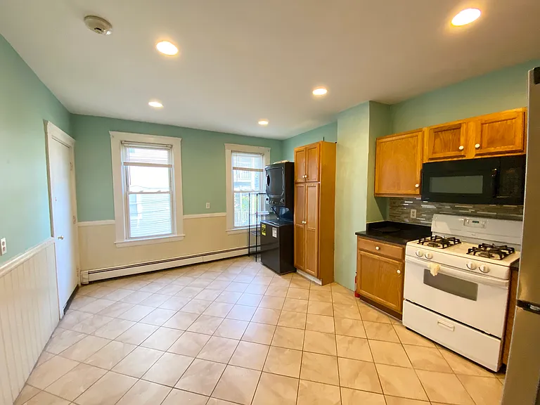 1568 Tremont St — Photo 5