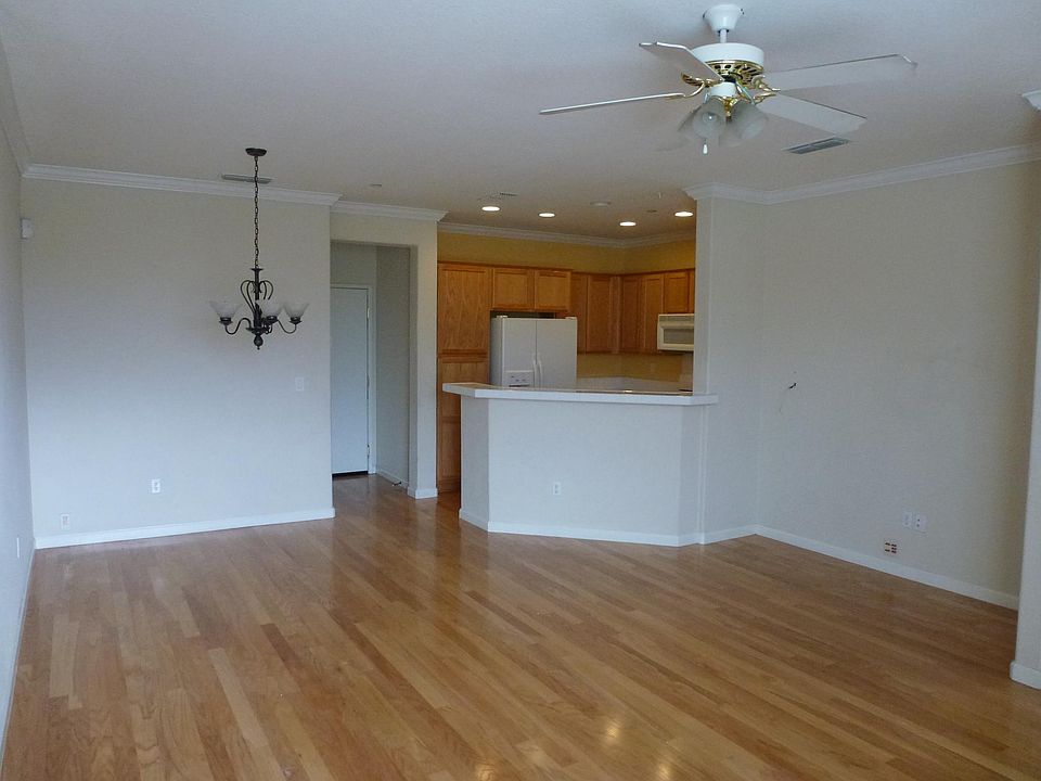 1st image of 706 Esplanade Cir