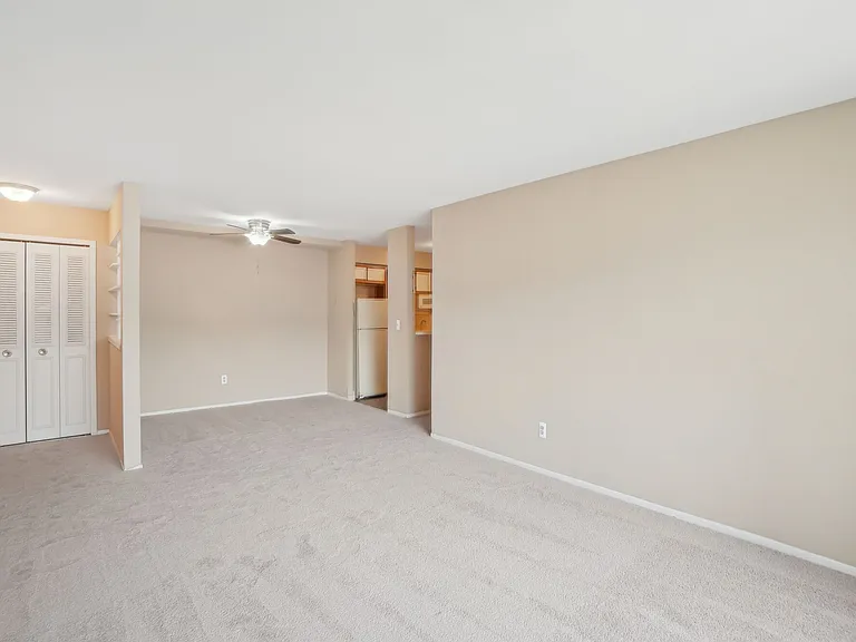 Plymouth Manor Apartments — Photo 22