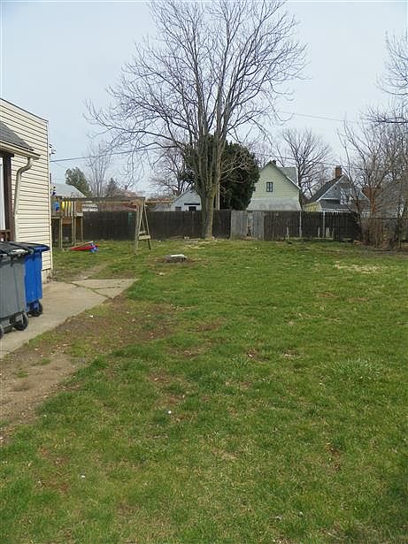 2nd image of 2130 Genesee St