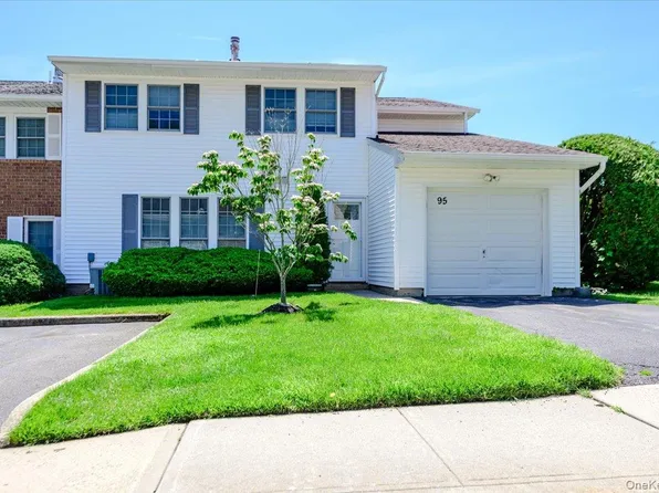 95 Aspen Drive E, Woodbury, NY 11797