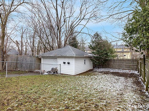 5th image of 1738 Nelson Ave SE