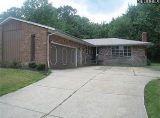 6760 Donna Rae Dr, Seven Hills, OH 44131