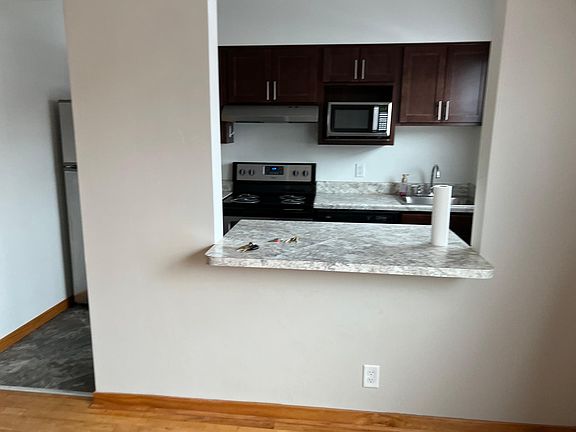 2nd image of 945 Saint Paul Ave