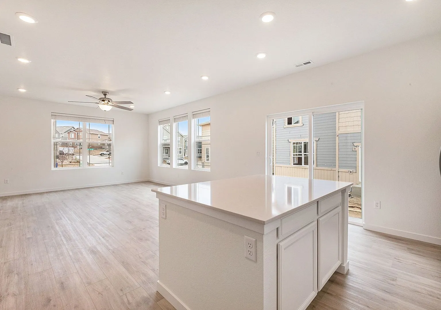 Single Family Home in Desired Neighborhood — Photo 3