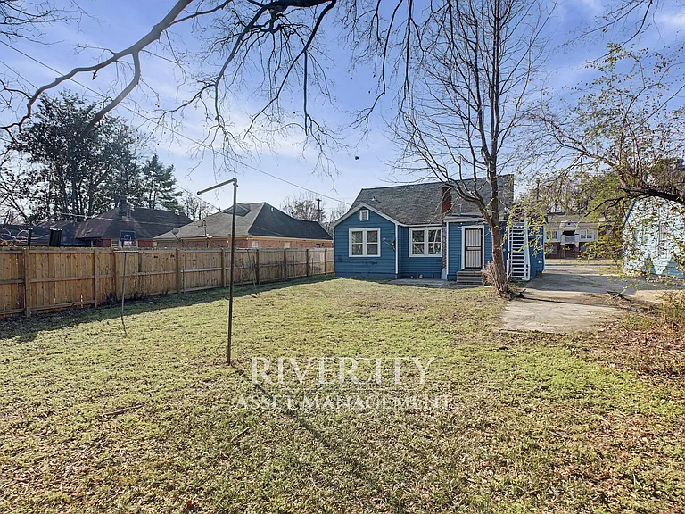 1052 National St — Photo 5