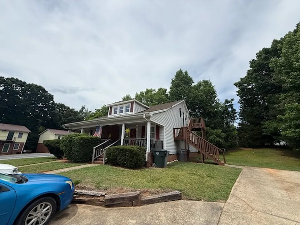 120 W Presnell St