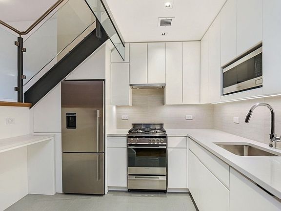 5th image of 259 W 10th St APT 4B