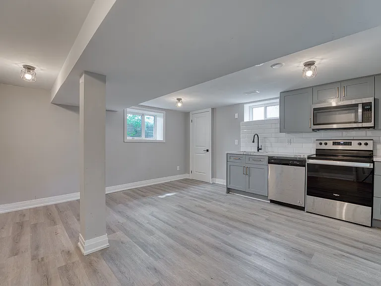 668 Frank St #A — Photo 4
