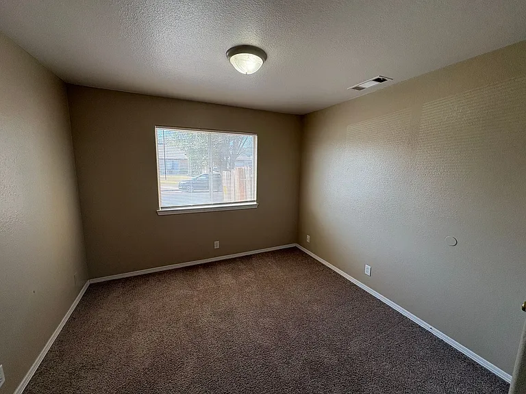391 Trinity Ct — Photo 8