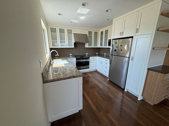 5th image of 640 Manhattan Beach Blvd APT 6