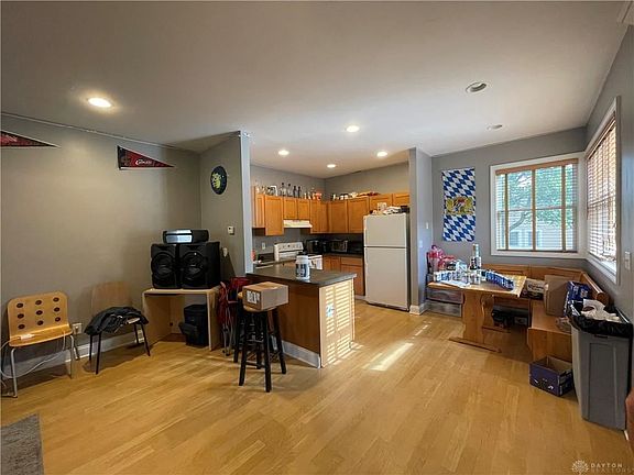 4th image of 46 Fairground Ave