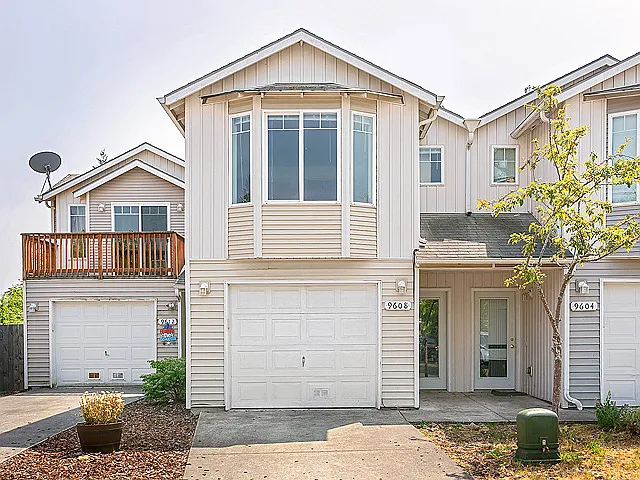 9608 SE Center Ct photo 1