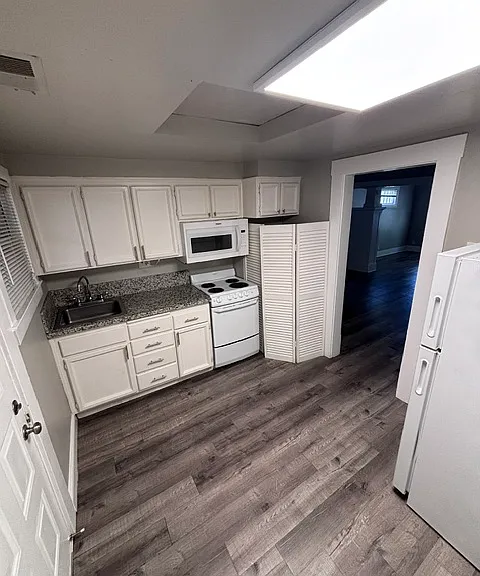 728 E St #101 — Photo 12