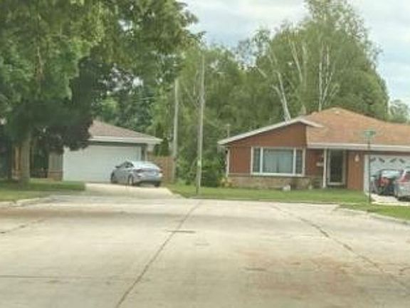 Exterior Neighborhood (street photo)