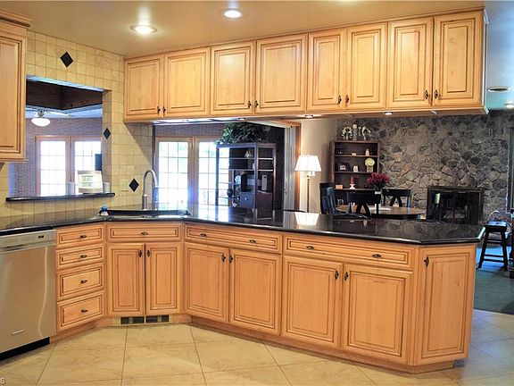 5th image of 3961 Welcker Dr NE