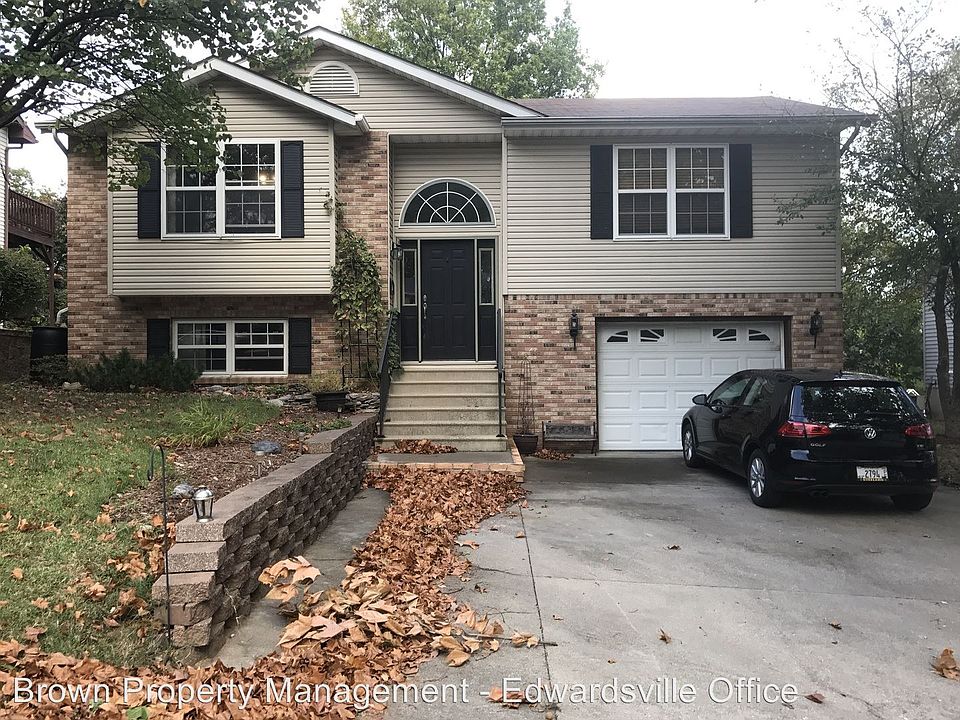 1st image of 17 Williamsburg Ln