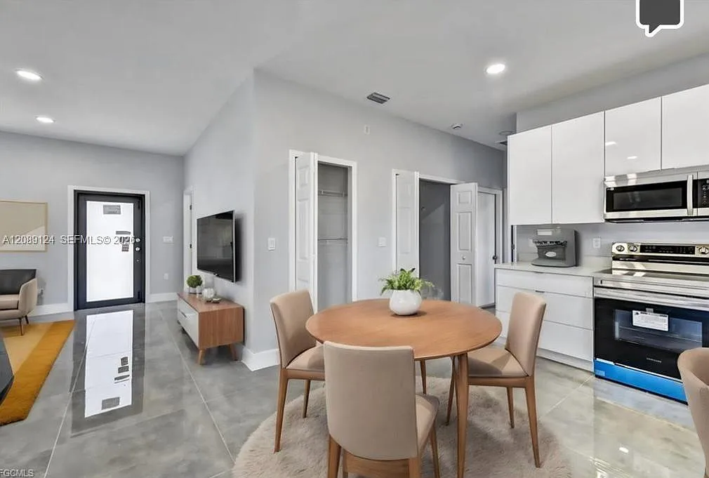 4 bed, 2.0 bath, 1700 sqft, $2,500 — Photo 3