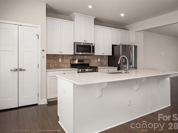 5th image of 2025 Birchside Dr