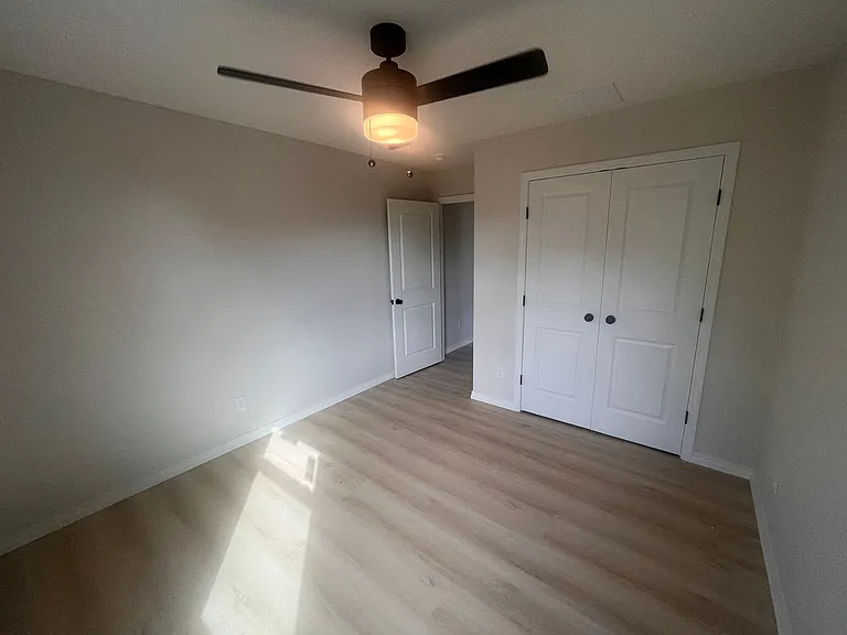 648 W Brook Hollow Rd — Photo 17