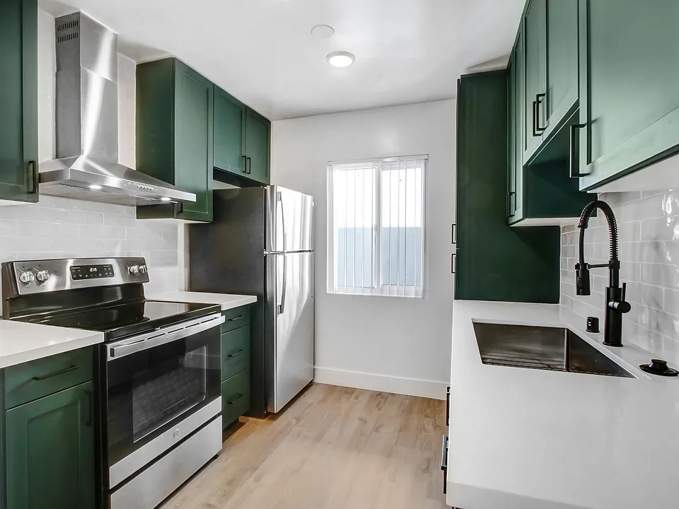 1333 N Martel