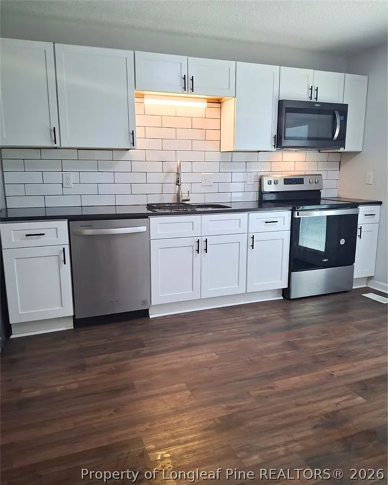 3 bed, 2.5 bath, 1889 sqft, $1,895 — Photo 2