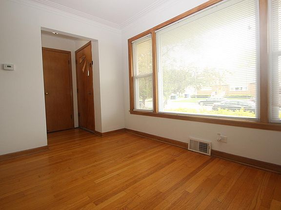 4th image of 2814 W 102nd Pl