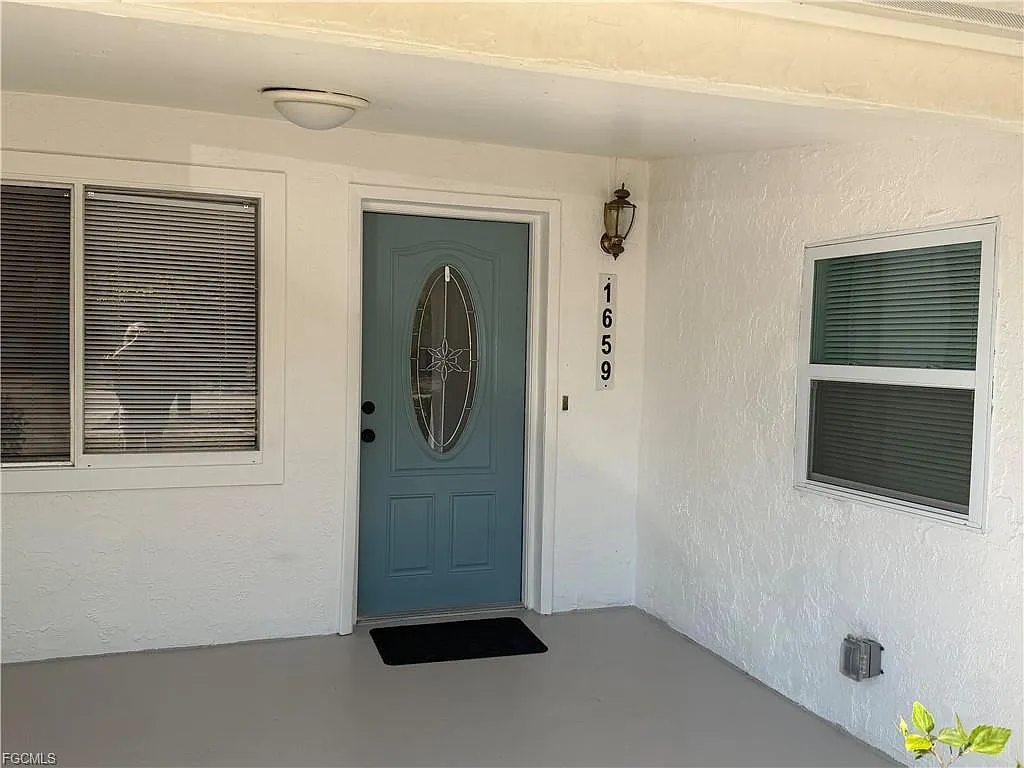 4 bed, 1985 sqft, $2,150 — Photo 2