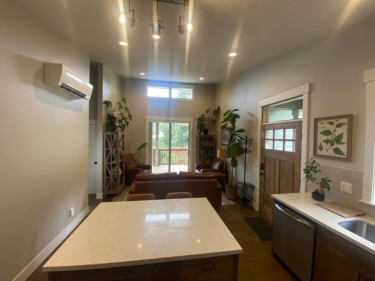 1 bedroom 1 Bath in Bingen, WA — Photo 3