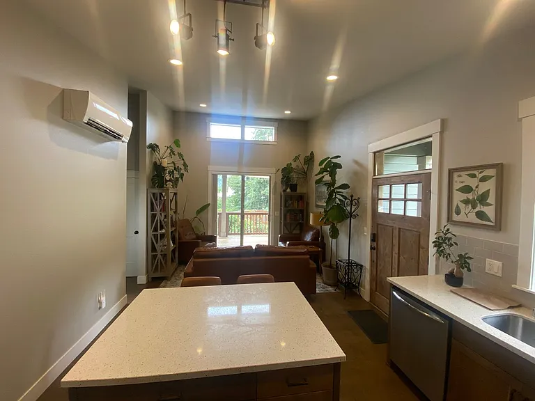 319 W Jefferson St — Photo 3