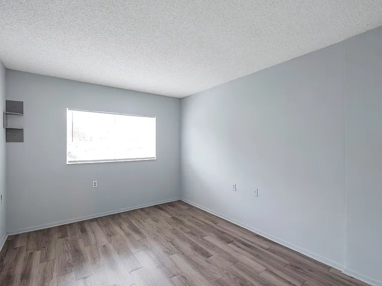 1153 Lake Victoria Dr #I — Photo 11