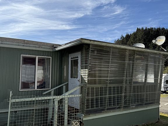 2nd image of 105 Beach Blvd #E